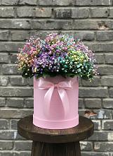 Цветочная композиция из Гипсофила и Розы в шляпной коробке в Ясной