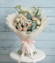 Букет цветов из:  Розы и Лизиантусы в Ясной