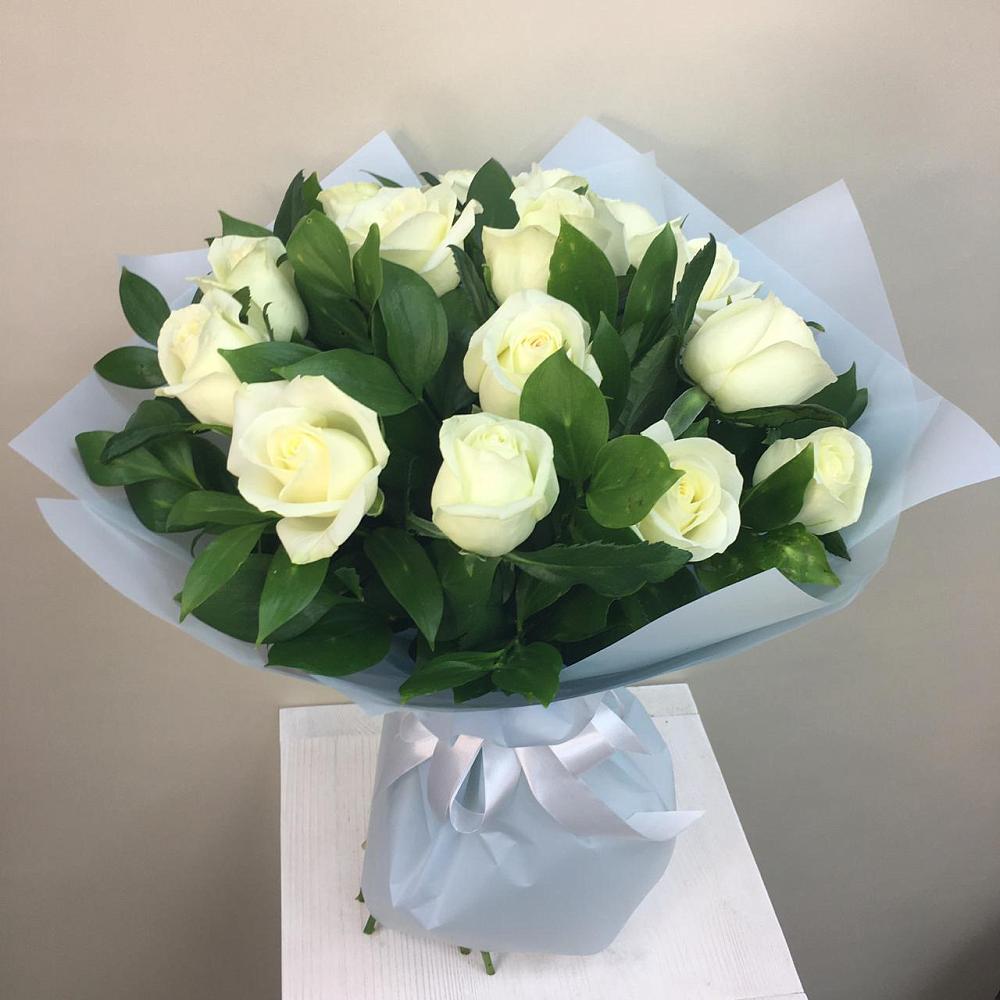 Букет 15 Белых роз Проуд в Ясной