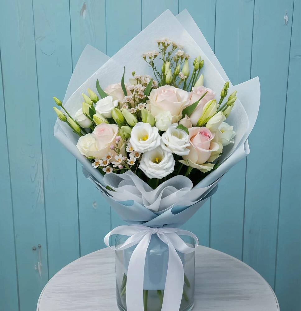 Букет цветов из: Розы и Лизиантусы в Ясной