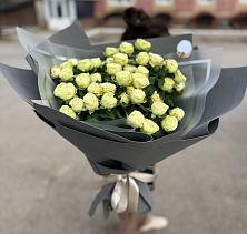 Букет Белые кустовые розы Солинеро в Ясной