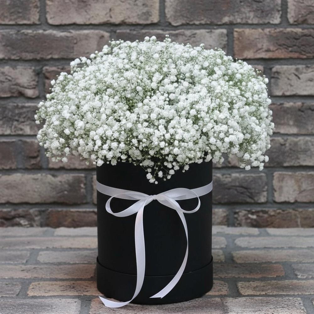 Цветочная композиция из Гипсофила в шляпной коробке в Ясной