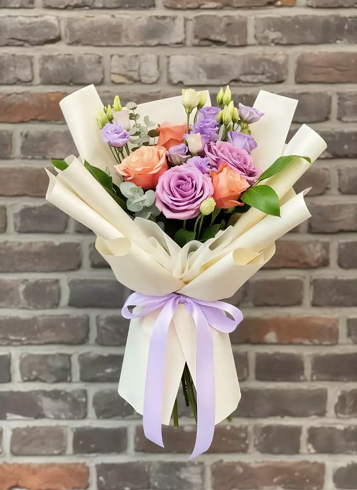 Букет цветов из: Лизиантусы и Розы в Ясной