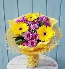 Букет цветов из:  Хризантемы и Герберы в Ясной