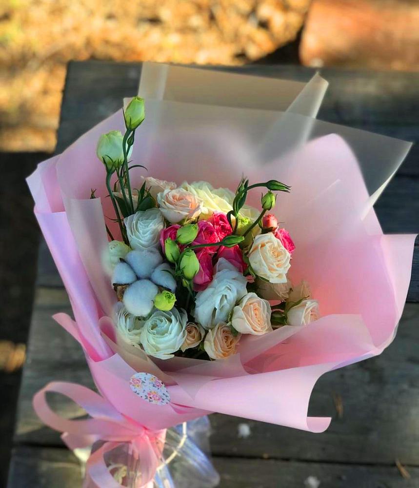 Букет цветов из: Розы и Лизиантусы в Ясной