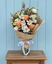 Букет цветов из:  Альстромерии, Лизиантусы, Розы и Хризантемы в Ясной