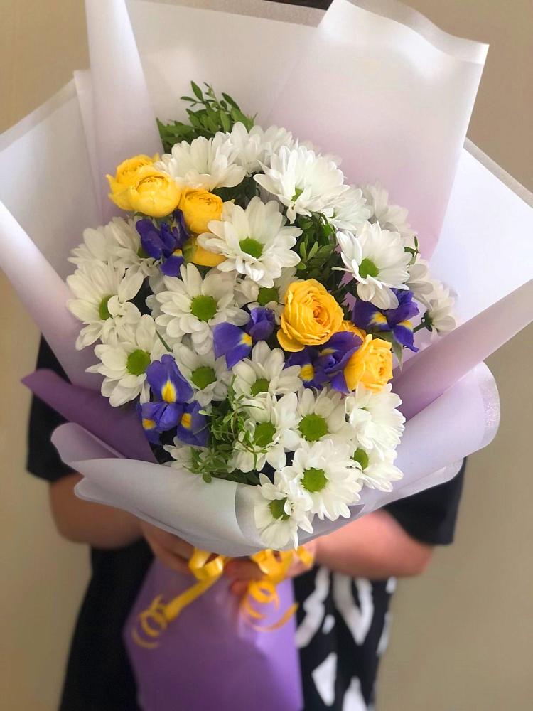 Букет цветов из: Ирисы, Хризантемы и Розы в Ясной