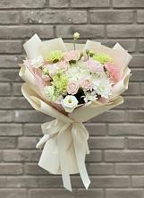 Букет цветов из:  Гвоздики, Розы, Лизиантусы и Хризантемы #REPLACE_PRED# Ясной