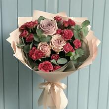 Букет цветов из:  Гвоздики и Розы в Ясной
