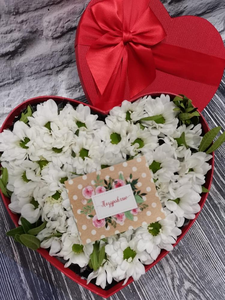 Цветочная композиция из Хризантемы в виде сердца в Ясной