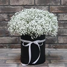 Цветочная композиция из Гипсофила в шляпной коробке в Ясной
