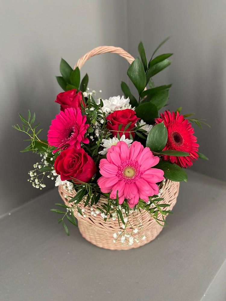 Цветочная композиция из Розы, Хризантемы и Герберы в корзине в Ясной