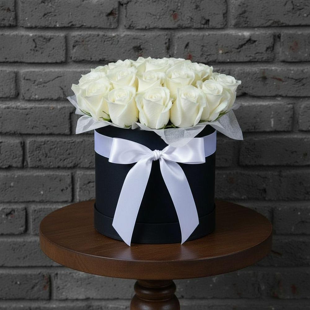 Цветочная композиция из Розы в шляпной коробке в Ясной