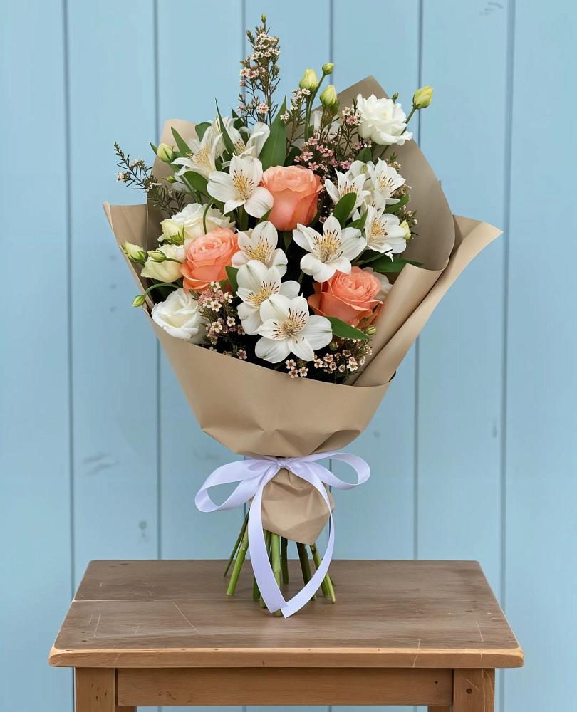 Букет цветов из: Альстромерии, Лизиантусы, Розы и Хризантемы в Ясной