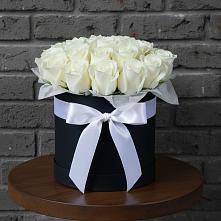 Цветочная композиция из Розы в шляпной коробке в Ясной